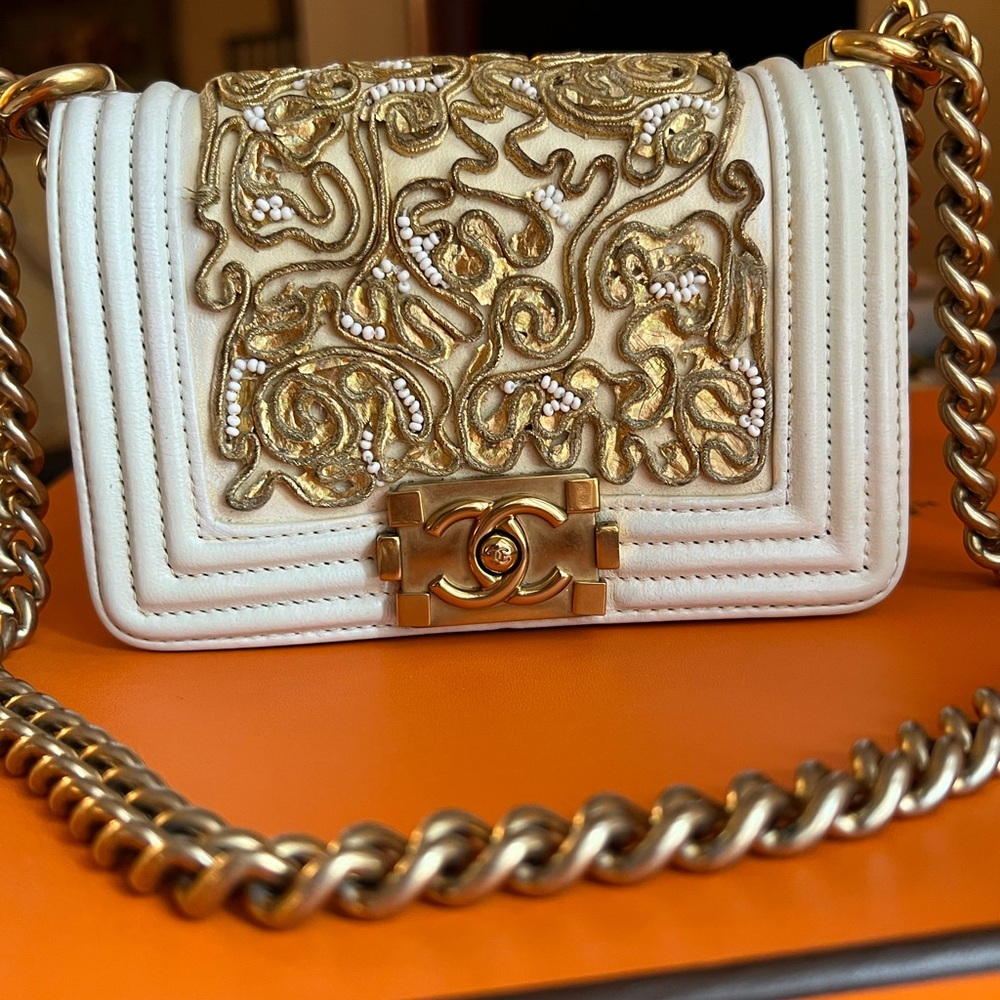 Chanel Versailles Gold and white embroidered mini boy - Picture 13 of 15
